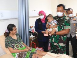 Jenguk Korban Terdampak Ledakan Petasan Di Blitar, Pangdam V/Brawijaya Berikan Semangat