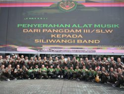 Pangdam III/Siliwangi Serahkan Seperangkat Alat Musik, Dukung Pelaksanaan Tugas Prajurit Ajendam