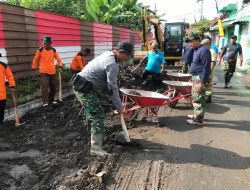 Melalui Karya Bhakti Daerah, Koramil 04/Jebres Tanamkan Semangat Gotong Royong Di Masyarakat