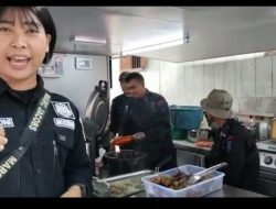 Randurlap Brimob Polda Sumsel Dalam Sehari Sediakan Ribuan Porsi Makanan Siap Saji Untuk Pengungsi Banjir