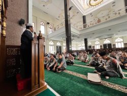 Hari Keenam Ramadhan, Polda Sumsel Melaksanakan Sholat Zuhur Berjamaah Sekaligus Dengarkan Ceramah