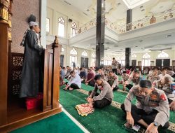 Polda Sumsel Sholat Dzuhur Bersama Dilanjutkan Ramadhan Indah Bersama Tausiyah