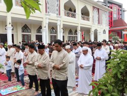 Ratusan Masyarakat Melaksanakan Sholat Idul Fitri 1 Syawal 1444 H di Masjid Assaadah Mapolda Sumsel
