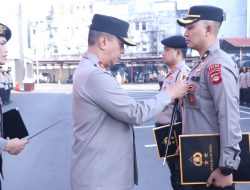 Kapolda Sumsel Berikan Satu Pin Emas dan Piagam Penghargaan Kepada 23 Orang Personil Polri Serta PNS
