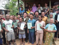Gubernur Sumsel Dampingi Menteri ATR/BPN Bagikan Sertifikat Lahan Untuk 762 KK Suku Anak Dalam di Muratara