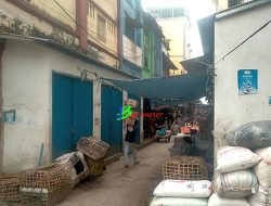 Bangunan Permanen Berdiri di Jalan Kawasan Pasar 16 Palembang, Pedagang : Punyo Wong Benamo