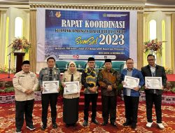 Sukseskan Pelaksanaan Haji 2023, Kantor Imigrasi Palembang Terima Penghargaan Kakanwil Kemenag Provinsi Sumsel