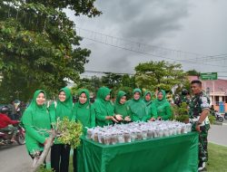 Kodim 1608/Bima Berbagi Takjil Pada Bulan Suci Ramadhan di Simpang Lampu Merah Gunung Dua