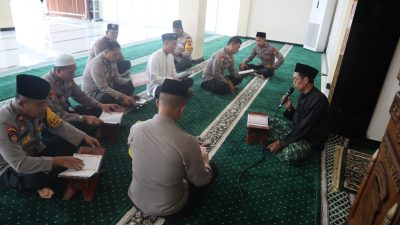 Bulan Ramadhan 1445 H, Kapolres AKBP Adhitya Panji Anom Tadarus Bersama Personel Polres Gresik