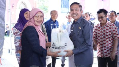 Tekan Angka Stunting di Kota Palembang, Ratu Dewa Bagikan Ratusan Paket Sembako 