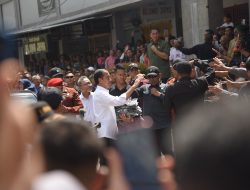 Presiden Joko Widodo Beri Bantuan Pada Pedagang Pasar Tradisional Seketeng Sumbawa NTB