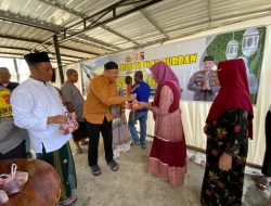 Polres Bima Kota Bagikan 825 Paket Daging Qurban pada Masyarakat