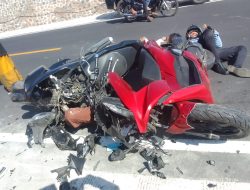 Dua Sepeda Motor PCX Adu Jangkrik Di Jalan Raya Tanjung Bayan