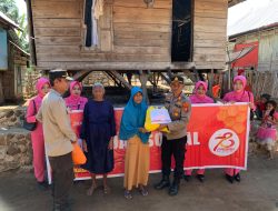 Polsek Sape Polres Bima Kota Bantu Masyakarat Kurang Mampu Di HUT Bhayangkara Ke-78