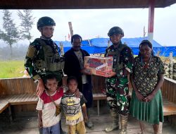 Satgas Yonif 323 Buaya Putih Kembali Membuat Masyarakat Papua Gembira