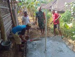 Babinsa Boyolali Bantu Pembangunan Jamban Sehat