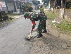 Solid, Serda Edi Prastiyo Bersama Warga Kaweron Gotong Royong Perbaiki Jalan