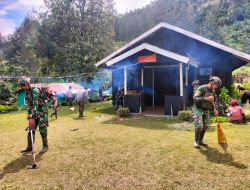 Satgas Yonif 323 Buaya Putih Bersama Masyarakat Bersihkan Rumah Ibadah