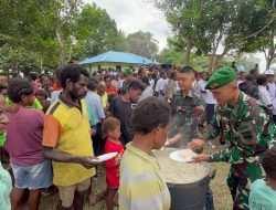 Progaram Puncak Satgas Yonif 125/SMB Masak dan Makan Bersama di Seluruh Jajaran Pos