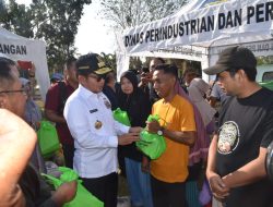 Pemprov NTB Adakan Pangan Murah di Dompu, Pj Gubernur Serahkan Sembako