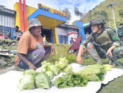 Satgas Yonif 323 Buaya Putih Pos Beoga Tingkatkan Perekonomian Masyarakat Beoga