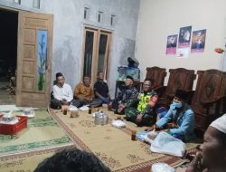 Dekat Dengan Rakyat, Babinsa Simo Hadiri Hajatan Warga