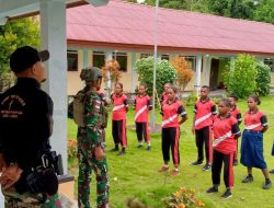 Satgas Yonif 762/VYS melatih Dasar PBB di SMP 1 Mare