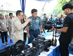 Pemenuhan Alut Unggul TNI AL, Kasal Serahkan Mobile EM Radar Kepada Korps Marinir