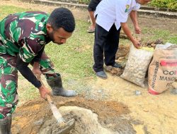 Sambut Hari Kemerdekaan RI ke-79, Satgas Yonif 762/VYSA Membangun Pondasi Tiang Bendera