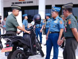 Kasum TNI Pimpin Acara Penyerahan Kendaraan Dinas UO Mabes TNI dan Alat Kesehatan Di Mabes TNI