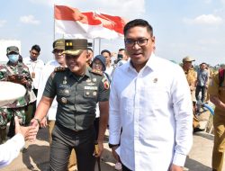 Wamentan RI dan Dandim 0818 di Desa Ngenep,  Dorong Akses Teknologi untuk Petani