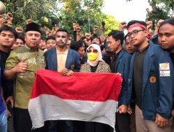 Kawal Putusan MK, Ratusan Mahasiswa Kepung Kantor DPRD NTB, Isvie Ketua Dewan Temui Masa Aksi