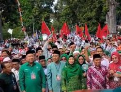 Ribuan Warga Iringi Pendaftaran Rohmi-Firin ke KPU NTB