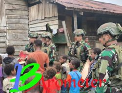 Anak-Anak Kuari Sambut Gembira Pembagian Buku Gratis Satgas Marinir Habema