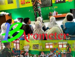 Peduli Anak Di Usia Dini, Serka Uun Susilo Kenalkan Profesi TNI Di TK Desa Ngrejo