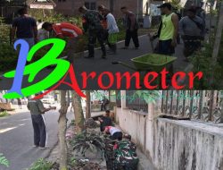 Ciptakan Lingkungan Bersih, Babinsa Koramil 0808/20 Sananwetan Kerja Bakti Bersama Warga