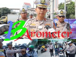 Hari Kedua Operasi Zebra Jaya 2024: Polres Jakbar Bagikan Helm Gratis di TL Grogol