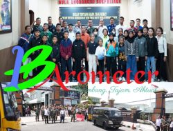 Kadispora Dan Kadishub Di Dampingi Dandim 0808 Melepas Kontingen Karate Piala Panglima TNI Dari Blitar