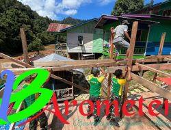 Satgas Pamtas Yonarmed 11 Kostrad Gelar Karya Bakti Pembuatan Bangsal