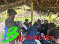 Warga Arugia Semangat Latihan Musik Bersama Satgas Habema