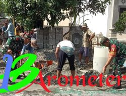 Bangun Keakraban Babinsa Koramil Wonodadi, Bantu Pembuatan Pondasi Rumah Milik Warga Binaan
