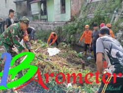 Sertu M. Nurhasan Babinsa Kelurahan Ngadirejo Bersama Warga Lakukan Aksi Bersih Kali Hulu
