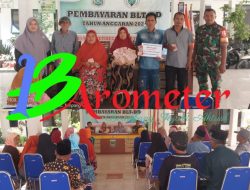 Babinsa Koramil 0818/22 Tumpang Dampingi Penyaluran BLT Dana Desa Tahap III di Desa Slamet