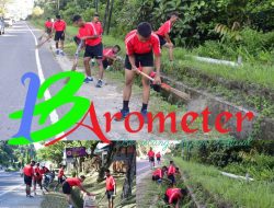 Peduli Lingkungan Bersih, Prajurit Pasmar 3 Bersihkan Ruas Jalan Protokol