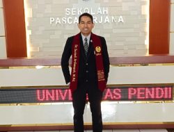 Radit Pemuda Inspirasi Asal Desa Bolo Raih Prestasi Wisuda S3 Terbaik
