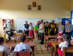 Dukung Program Asta Cita Presiden RI, Polda Sumsel Bagikan Ratusan Porsi Makanan Bergizi ke Siswa SDN 166 Palembang