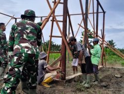 Jalin Kebersamaan, Satgas Yonif 131/BRS Bersama Warga Gotong Royong Bangun Masjid di Perbatasan Papua