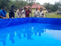 Tindaklanjuti Program Presiden RI Tentang Ketahanan Pangan, Kapolsek Tanjung Batu Tebar 2 Ribu Bibit Ikan Lele