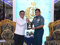 Jalin Silaturahmi dan Sinergitas, Kasal Terima Kunjungan Kerja Gubernur Lemhamnas di Mabesal