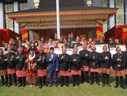 Gunakan Pakaian Adat, Danrem 041/Gamas Hadiri HUT ke-56 Provinsi Bengkulu